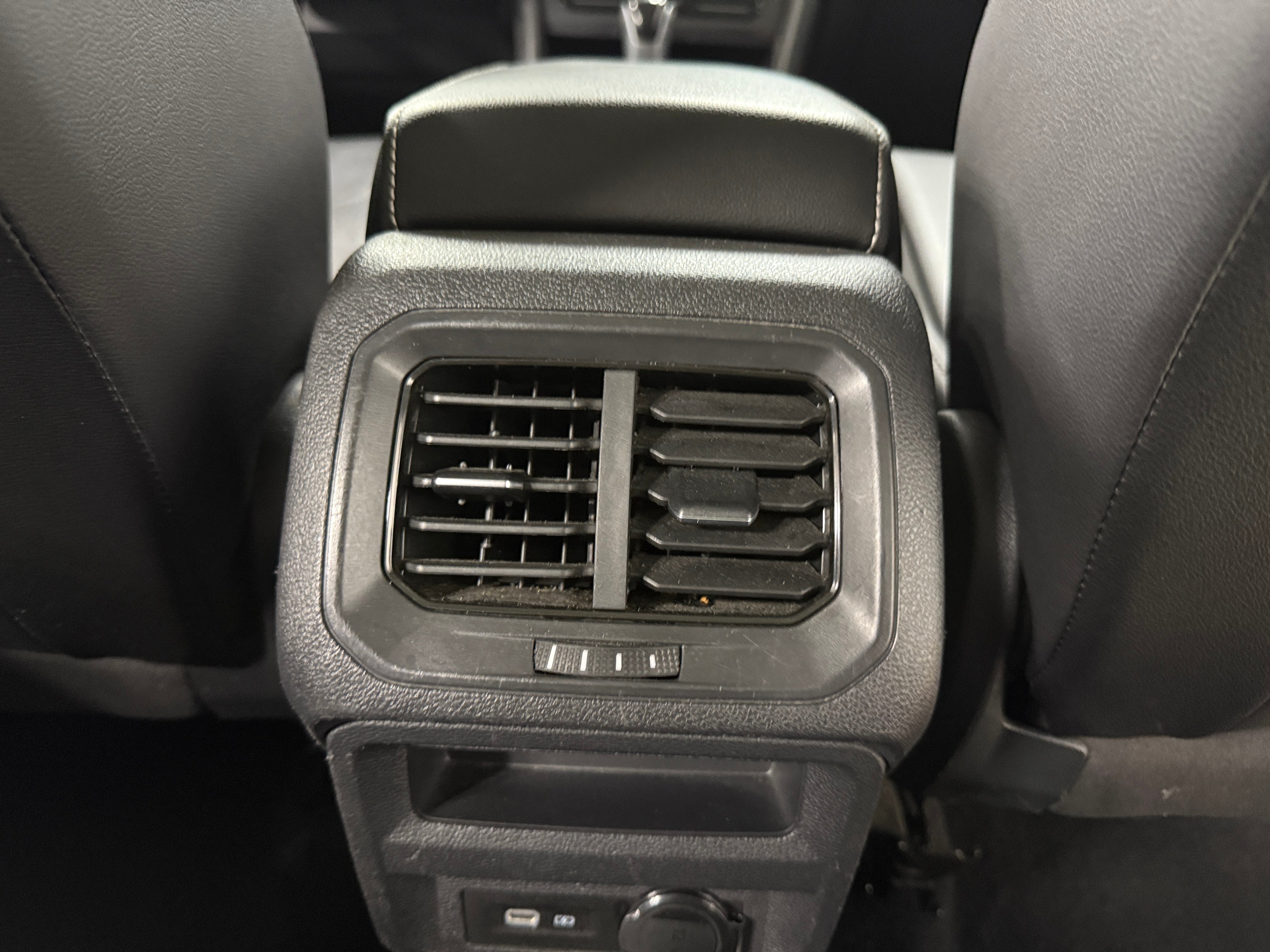 Image of 2022 Volkswagen Tiguan SE 4MOTION