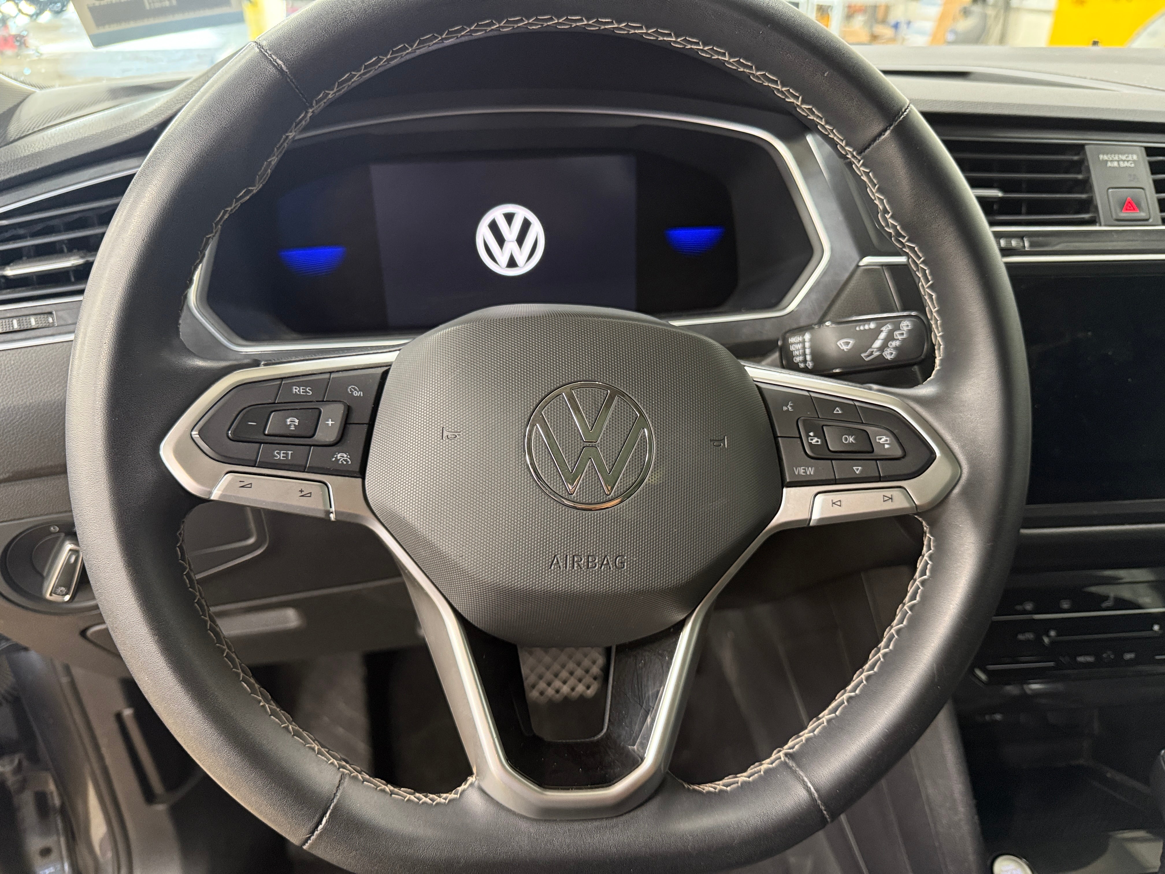 Image of 2022 Volkswagen Tiguan SE 4MOTION