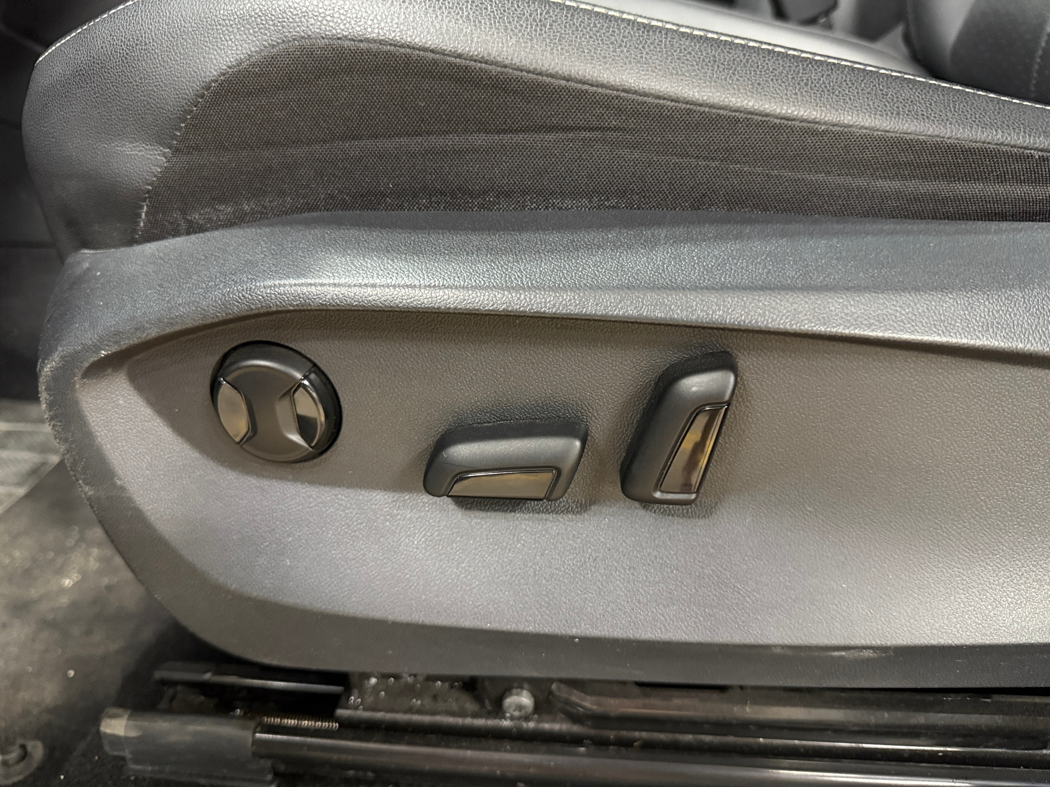 Image of 2022 Volkswagen Tiguan SE 4MOTION