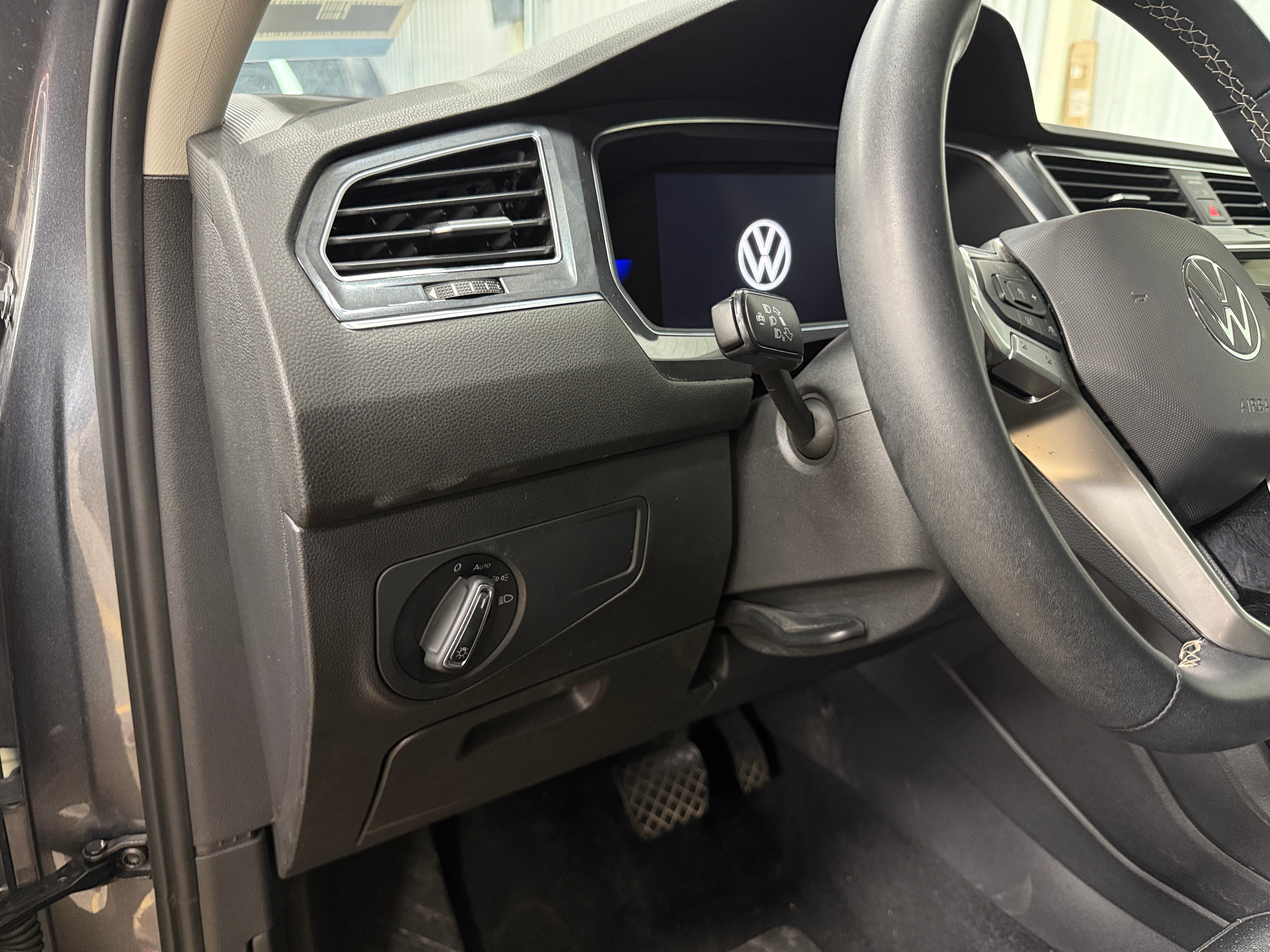 Image of 2022 Volkswagen Tiguan SE 4MOTION