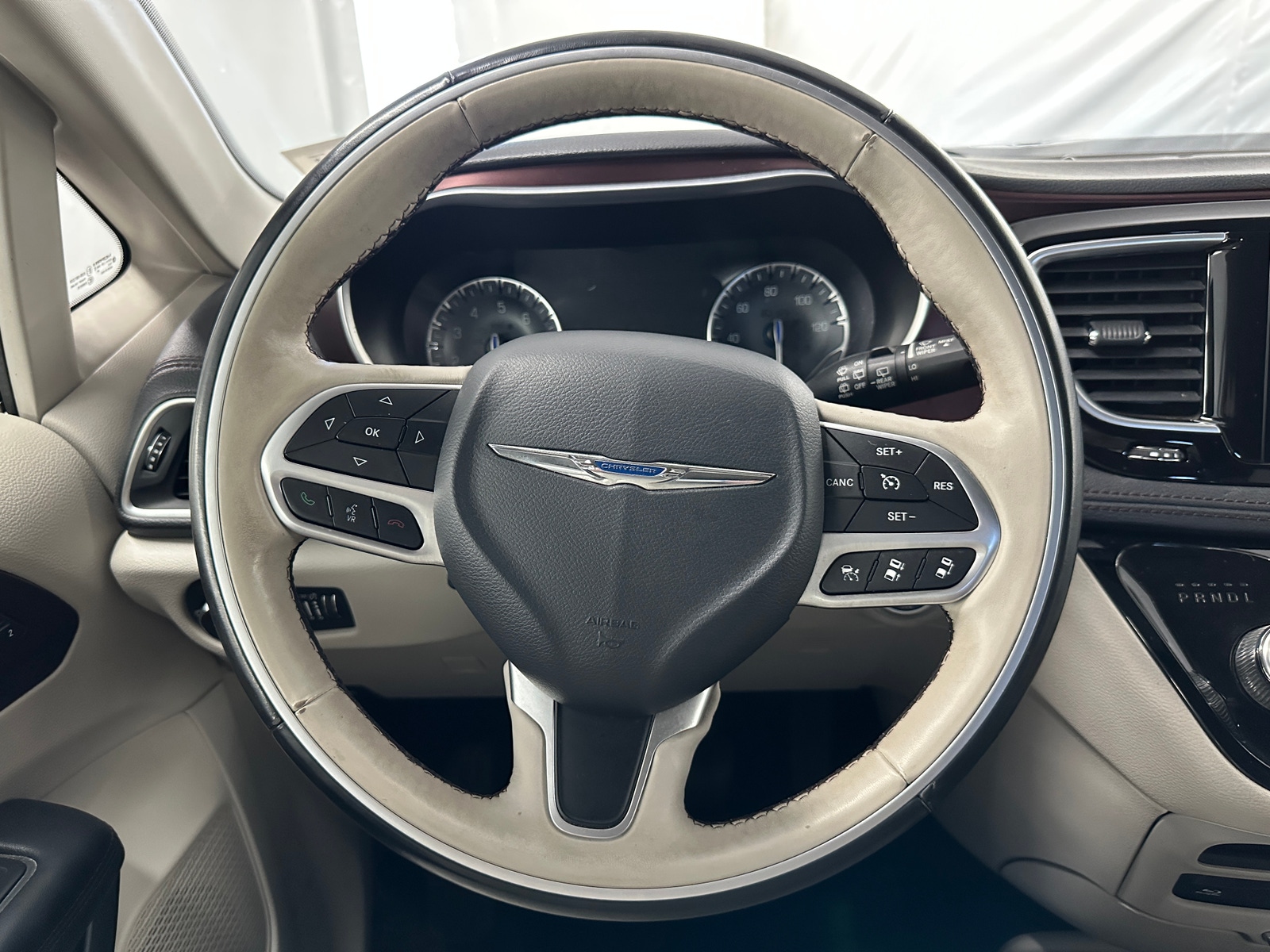 Thumbnail: 2017 Chrysler Pacifica - 4
