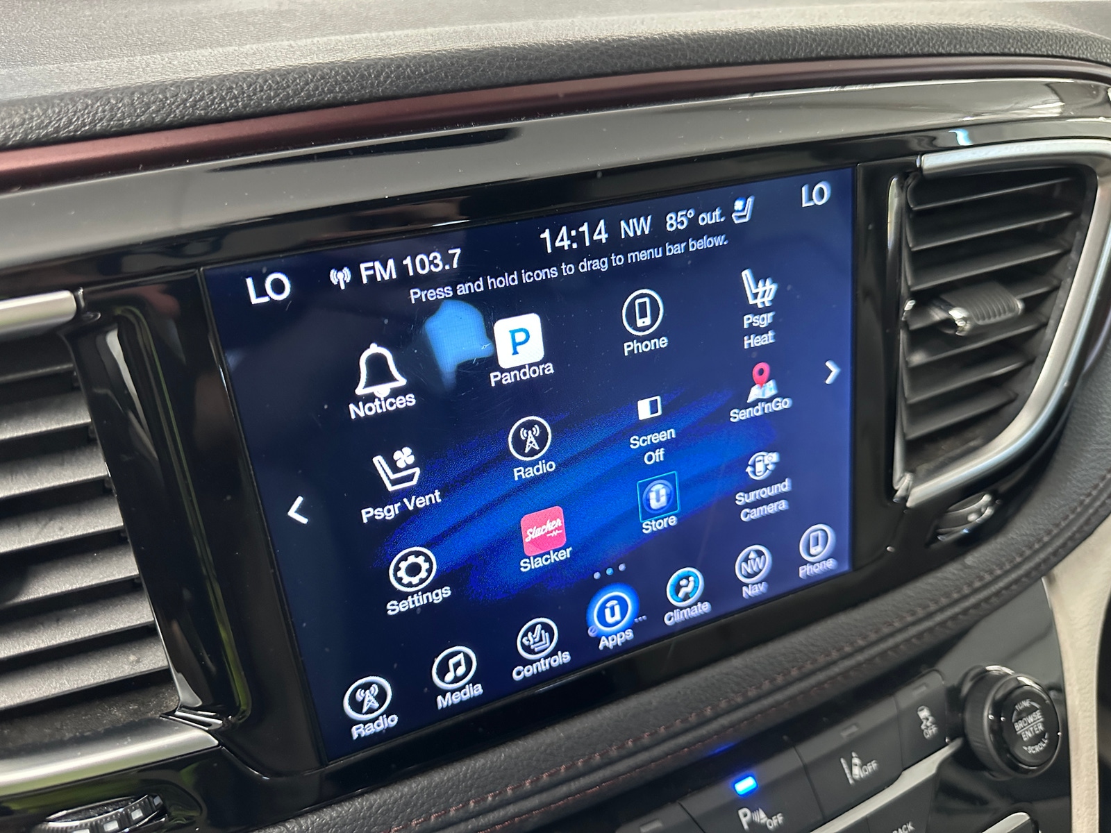 Thumbnail: 2017 Chrysler Pacifica - 3