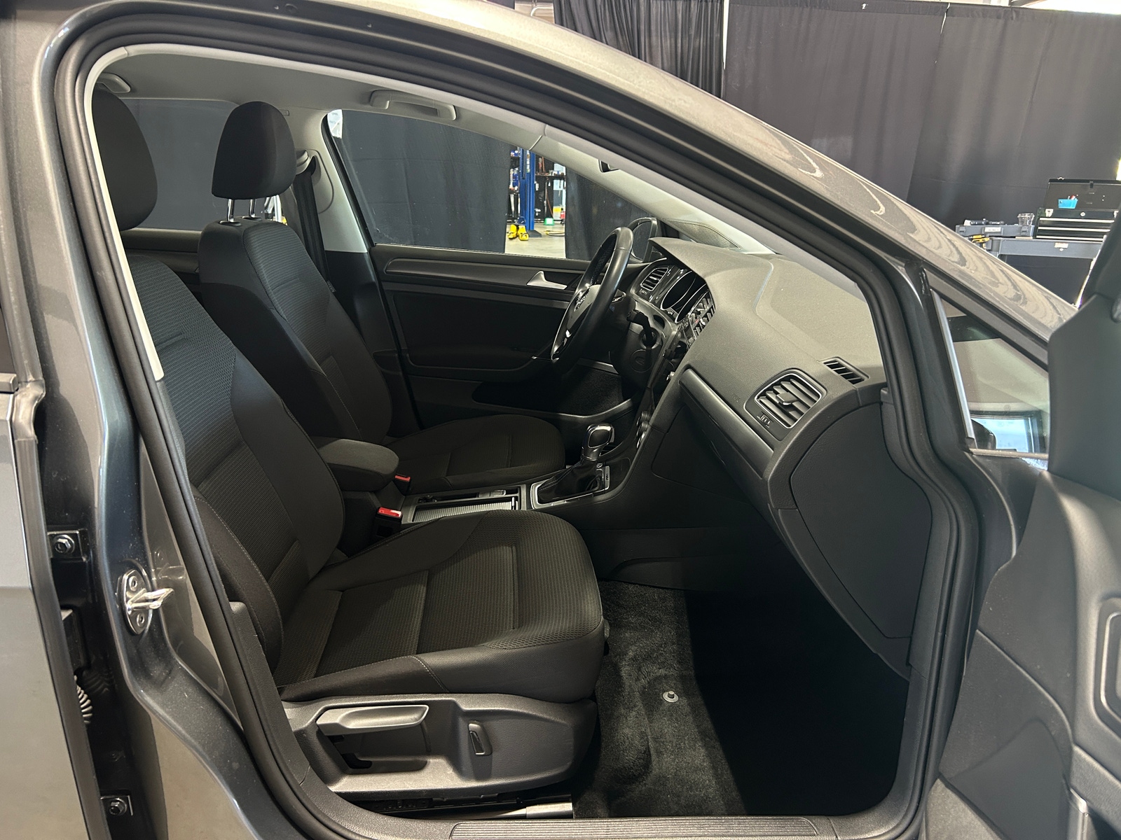 Thumbnail: 2019 Volkswagen e-Golf - 2