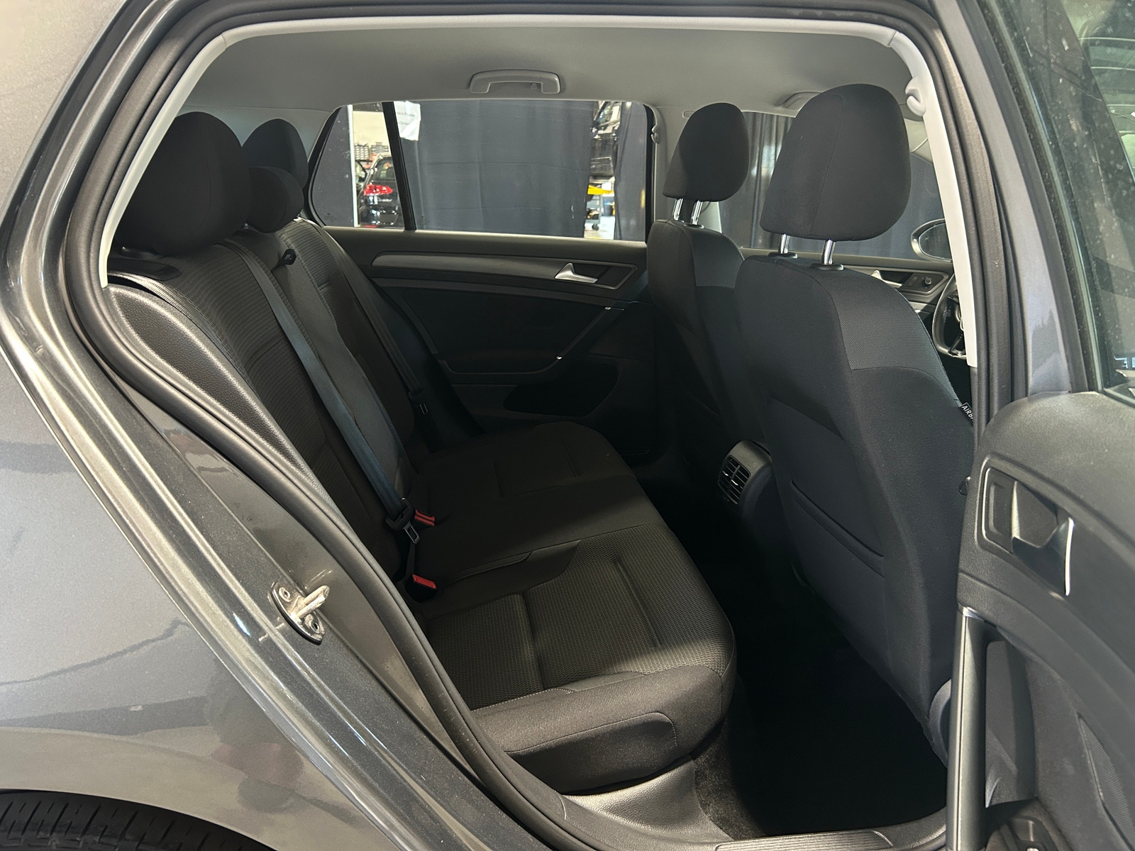 Thumbnail: 2019 Volkswagen e-Golf - 6