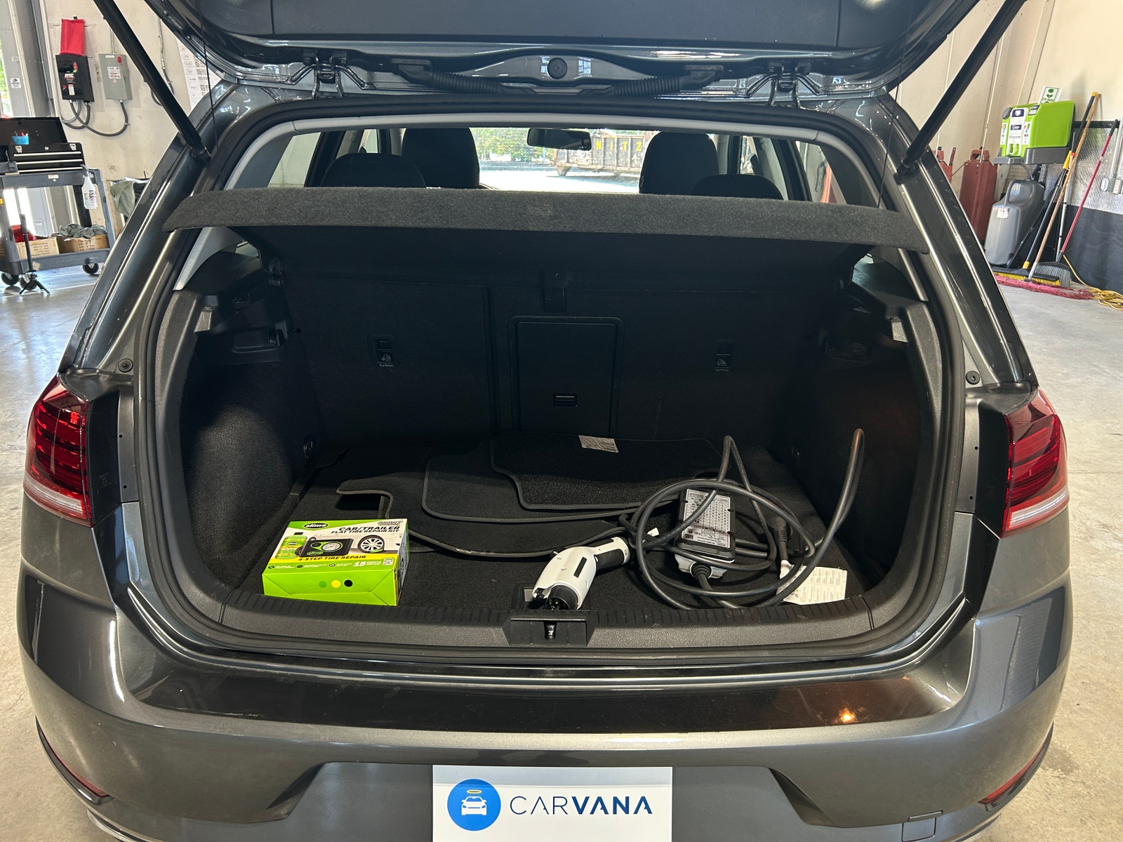 Thumbnail: 2019 Volkswagen e-Golf - 7