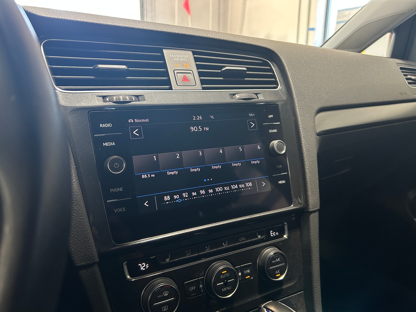 Thumbnail: 2019 Volkswagen e-Golf - 4