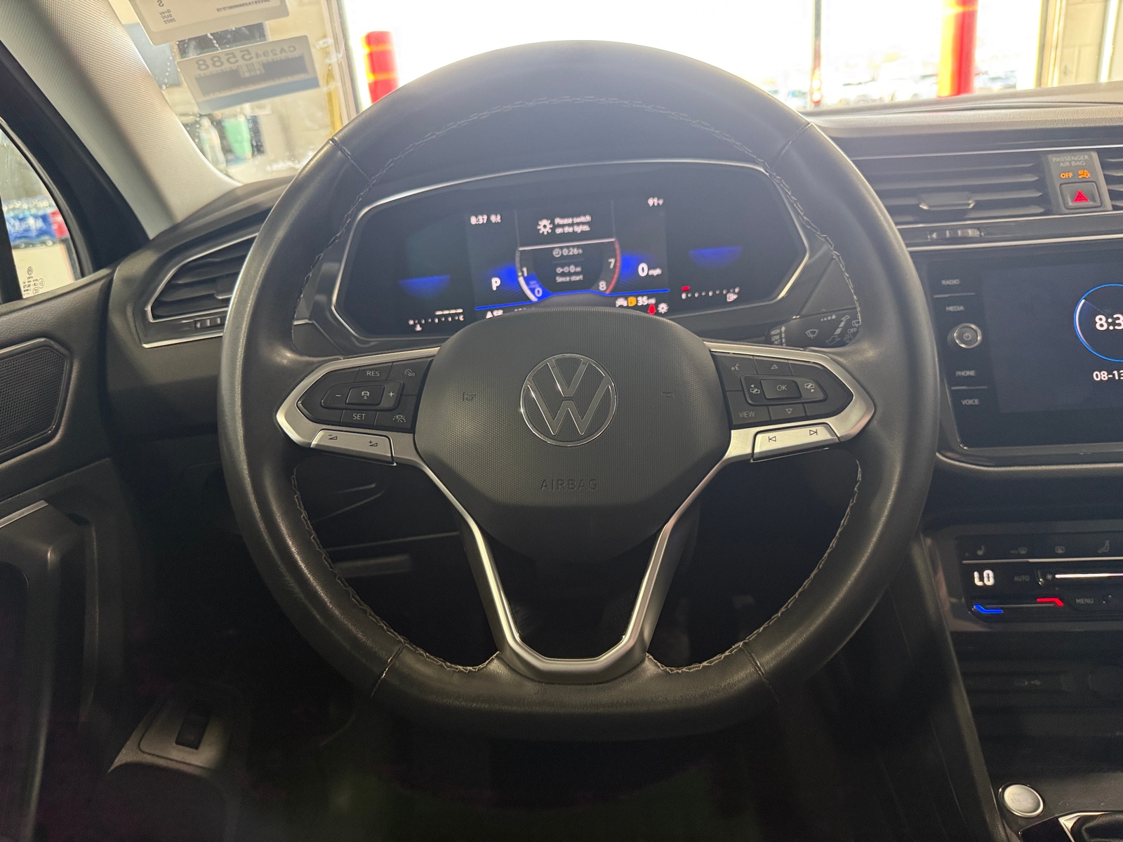 Thumbnail: 2022 Volkswagen Tiguan - 4