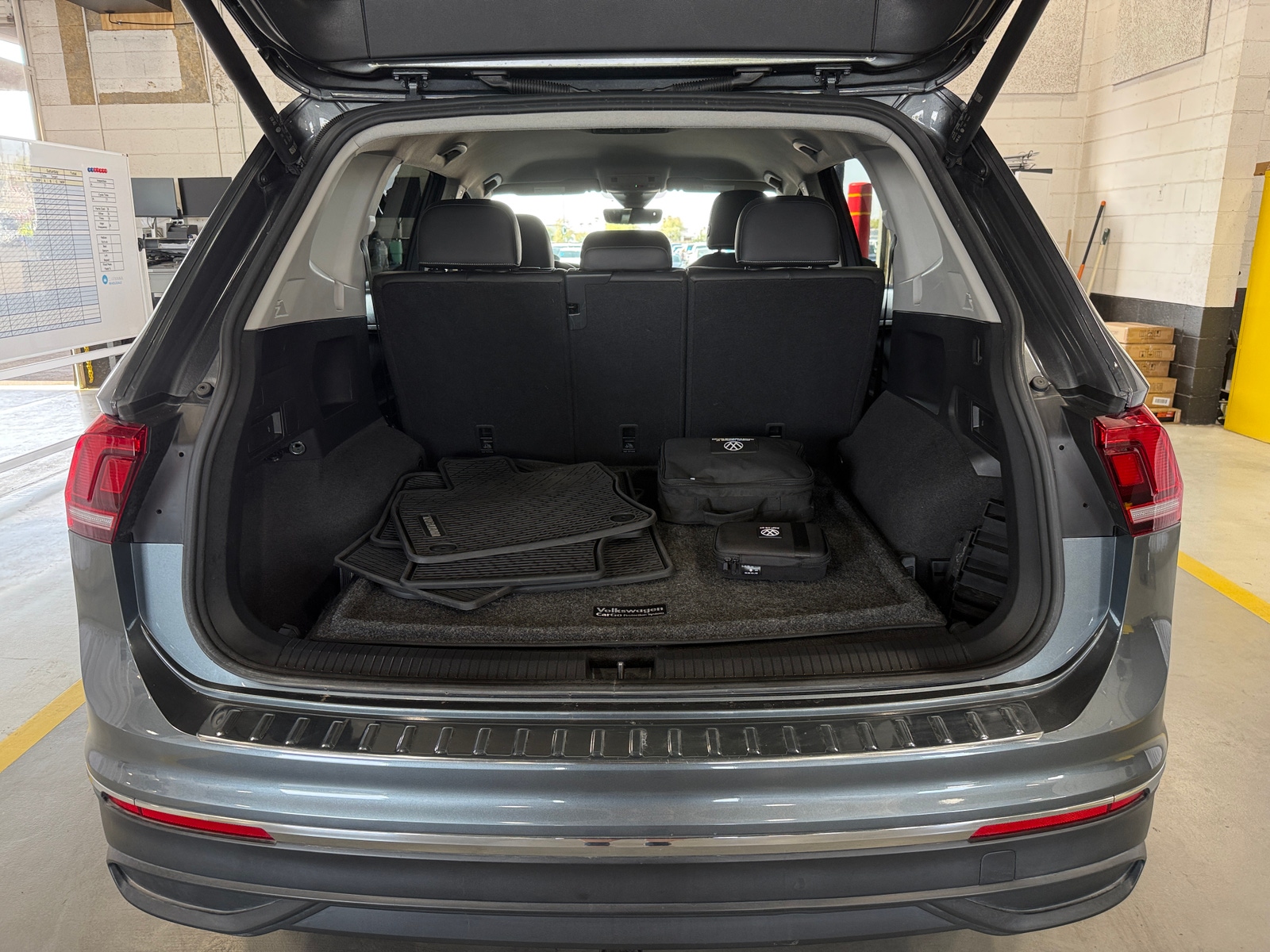 Thumbnail: 2022 Volkswagen Tiguan - 6