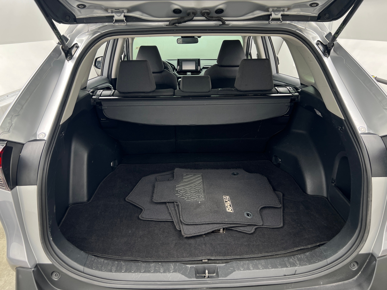 Thumbnail: 2019 Toyota RAV4 - 7