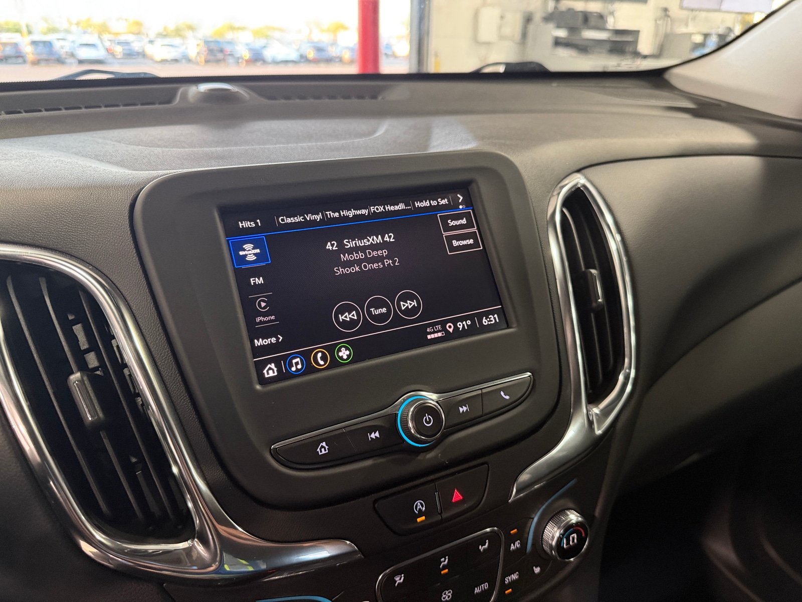 Thumbnail: 2022 Chevrolet Equinox - 4
