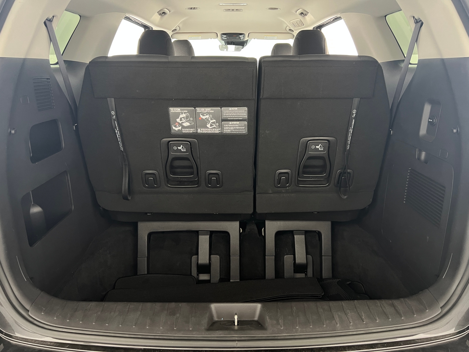 Thumbnail: 2023 Kia Carnival - 7