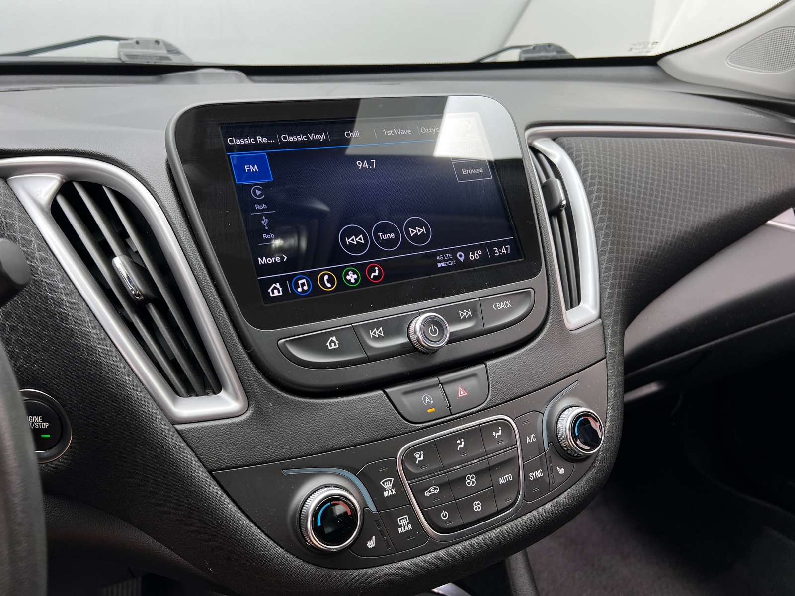 Thumbnail: 2024 Chevrolet Malibu - 4