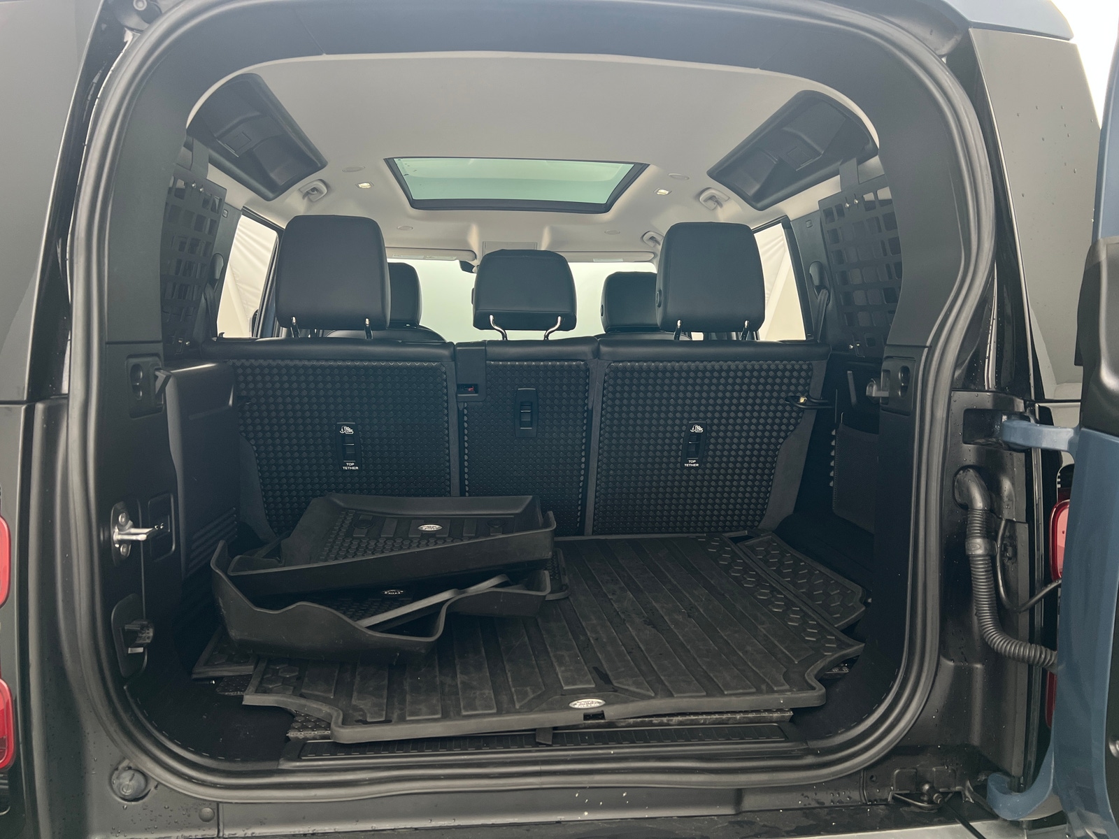 Thumbnail: 2021 Land Rover Defender - 6