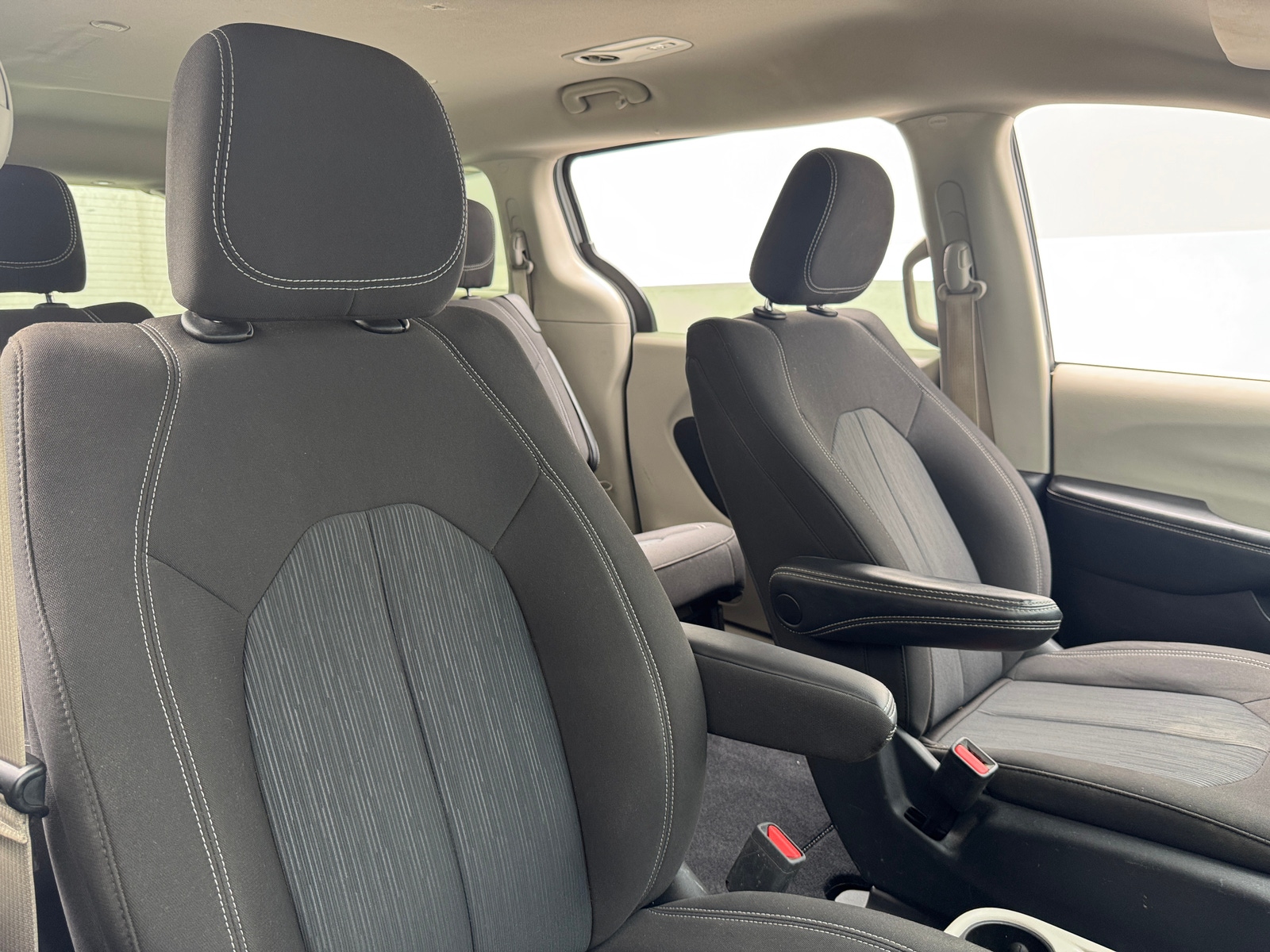Thumbnail: 2022 Chrysler Voyager - 2