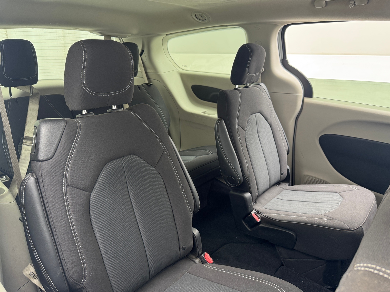 Thumbnail: 2022 Chrysler Voyager - 6