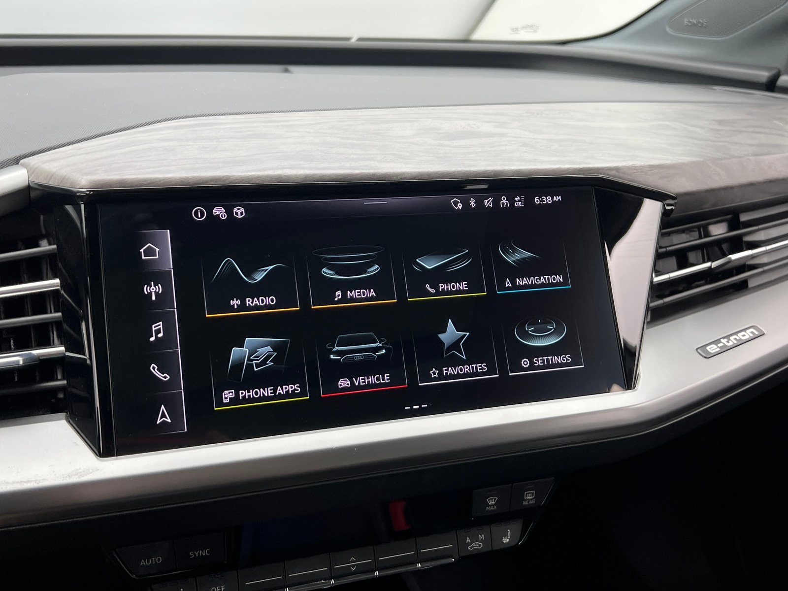 Thumbnail: 2023 Audi Q4 e-tron - 3