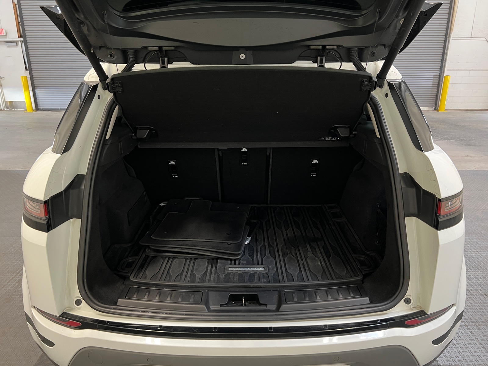 Thumbnail: 2020 Land Rover Range Rover Evoque - 6