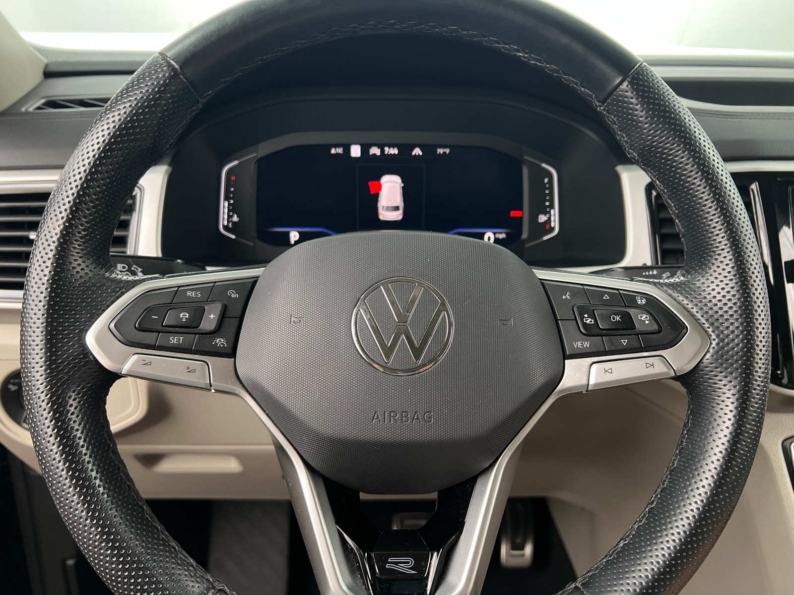 Thumbnail: 2022 Volkswagen Atlas - 4