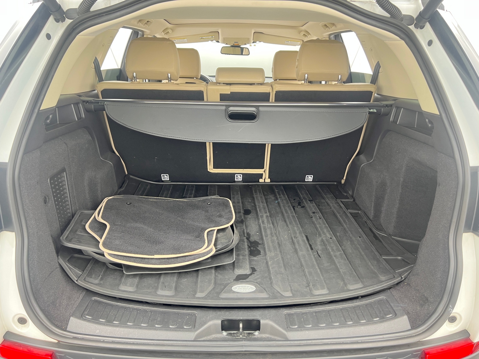 Thumbnail: 2017 Land Rover Discovery Sport - 6