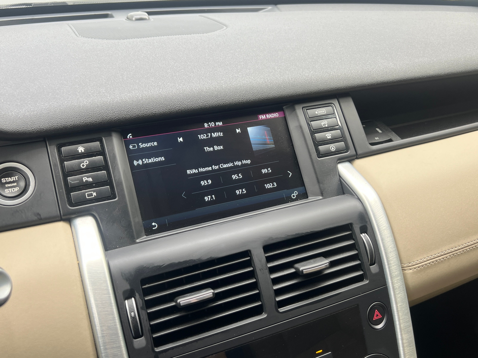 Thumbnail: 2017 Land Rover Discovery Sport - 3