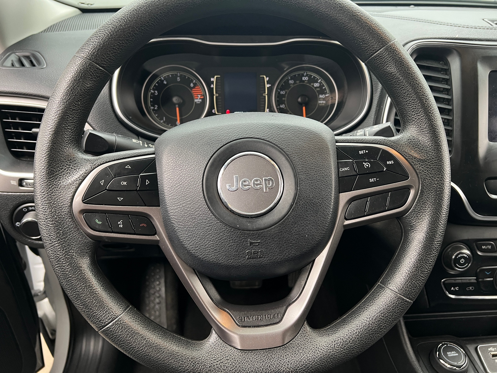 Thumbnail: 2020 Jeep Cherokee - 5