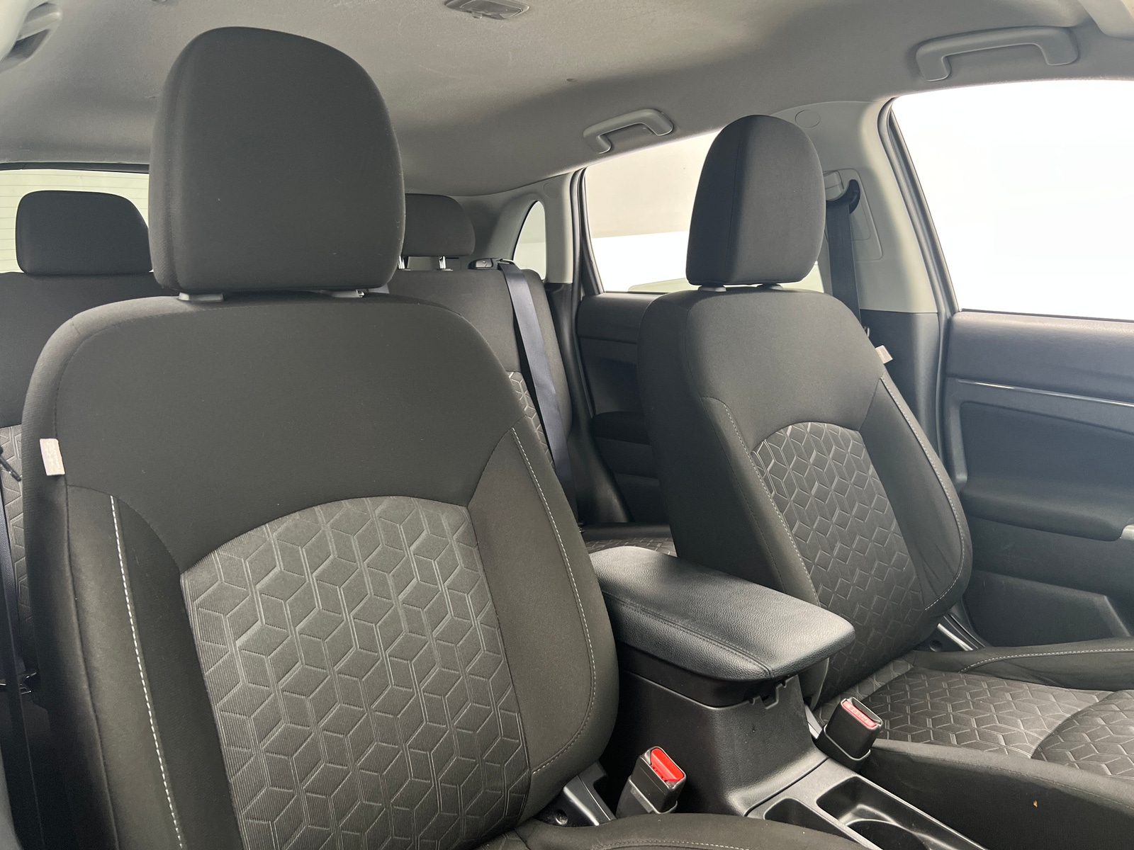 Thumbnail: 2020 Mitsubishi Outlander Sport - 2
