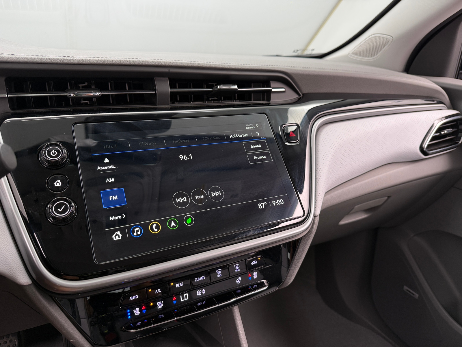 Thumbnail: 2023 Chevrolet Bolt EUV - 4