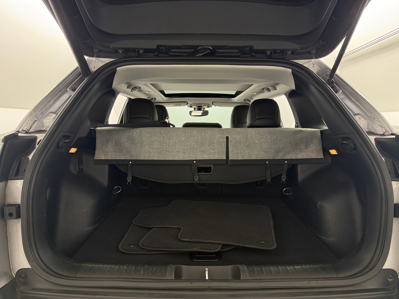 Thumbnail: 2019 Jeep Cherokee - 6