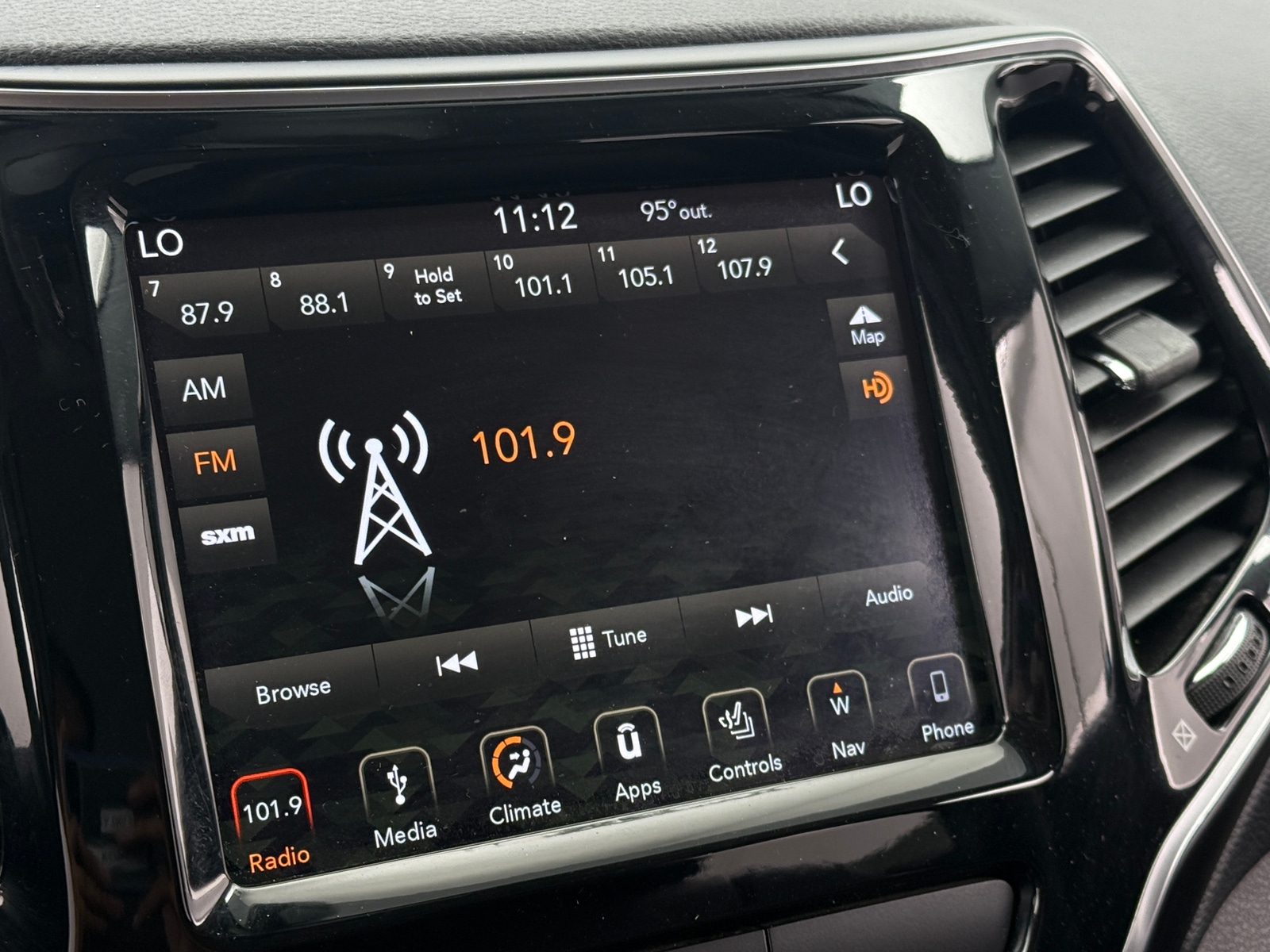 Thumbnail: 2019 Jeep Cherokee - 3