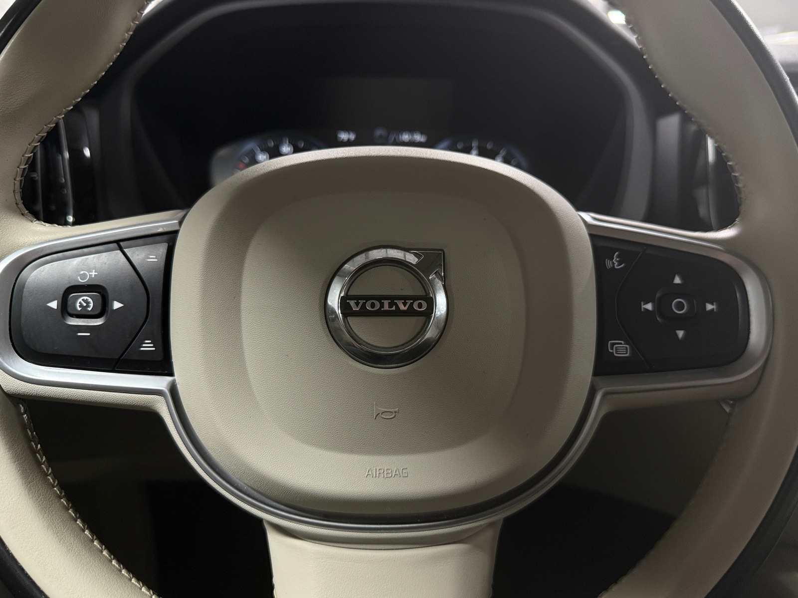 Thumbnail: 2021 Volvo XC60 - 4