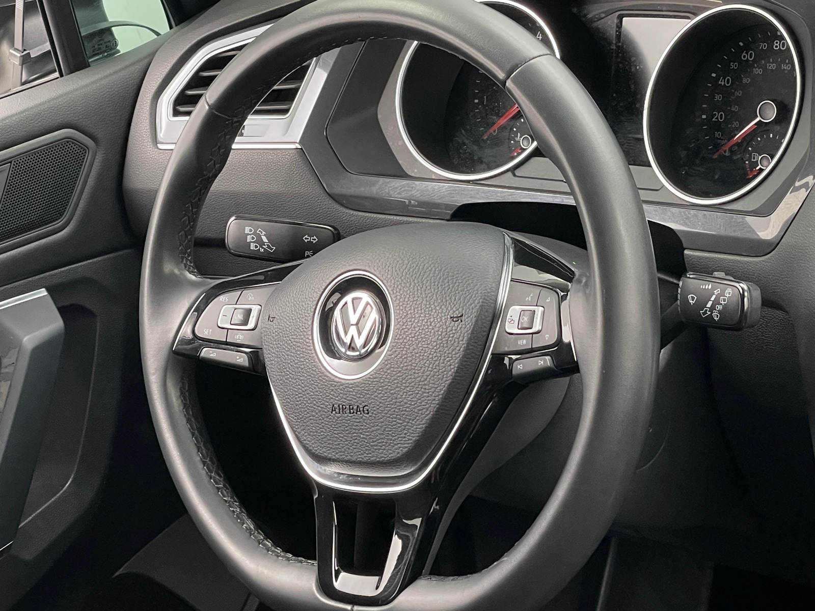 Thumbnail: 2020 Volkswagen Tiguan - 4
