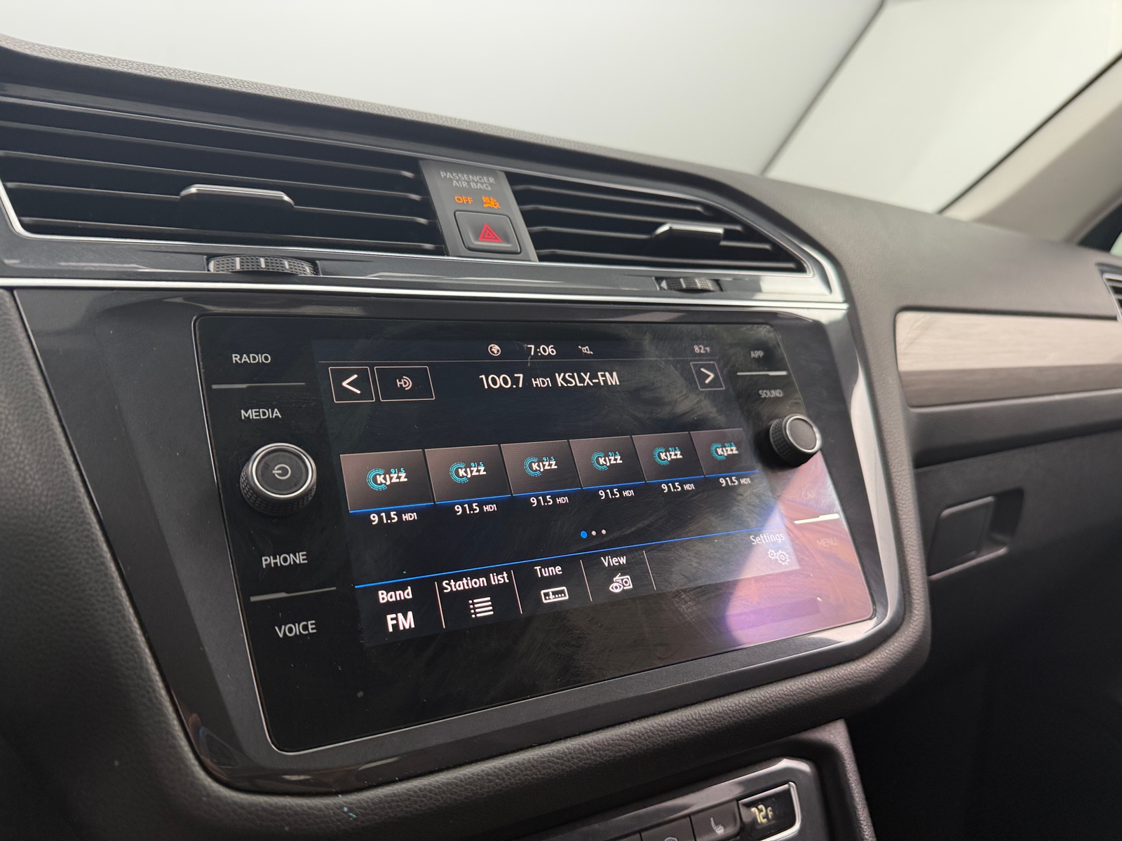 Thumbnail: 2020 Volkswagen Tiguan - 3