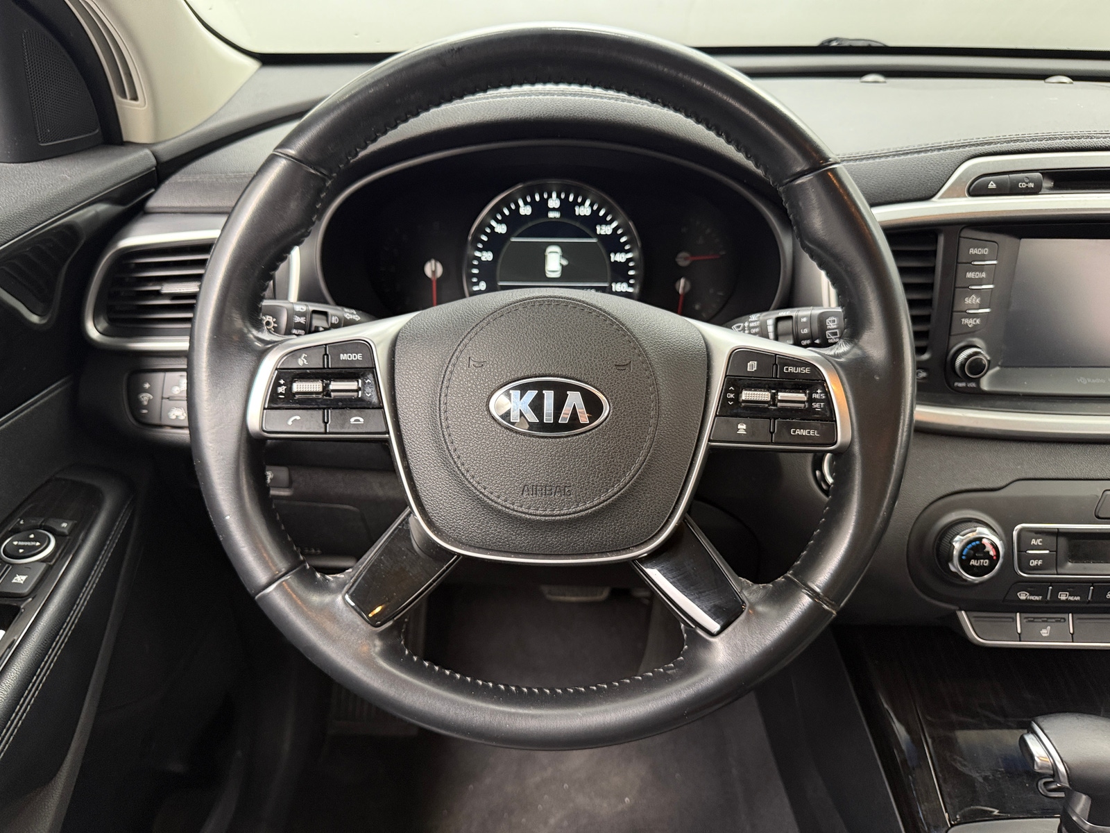 Thumbnail: 2019 Kia Sorento - 4