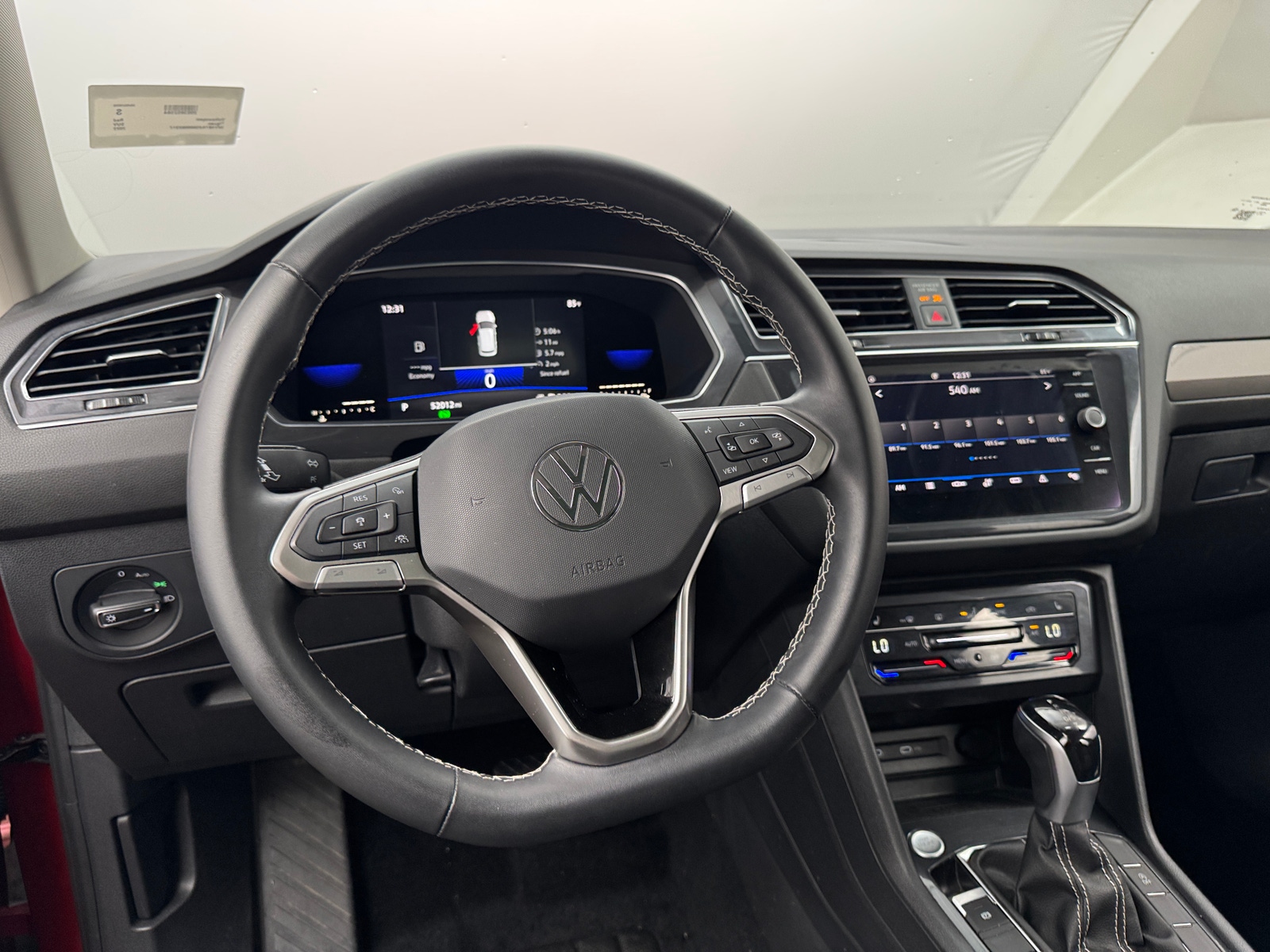 Thumbnail: 2022 Volkswagen Tiguan - 4