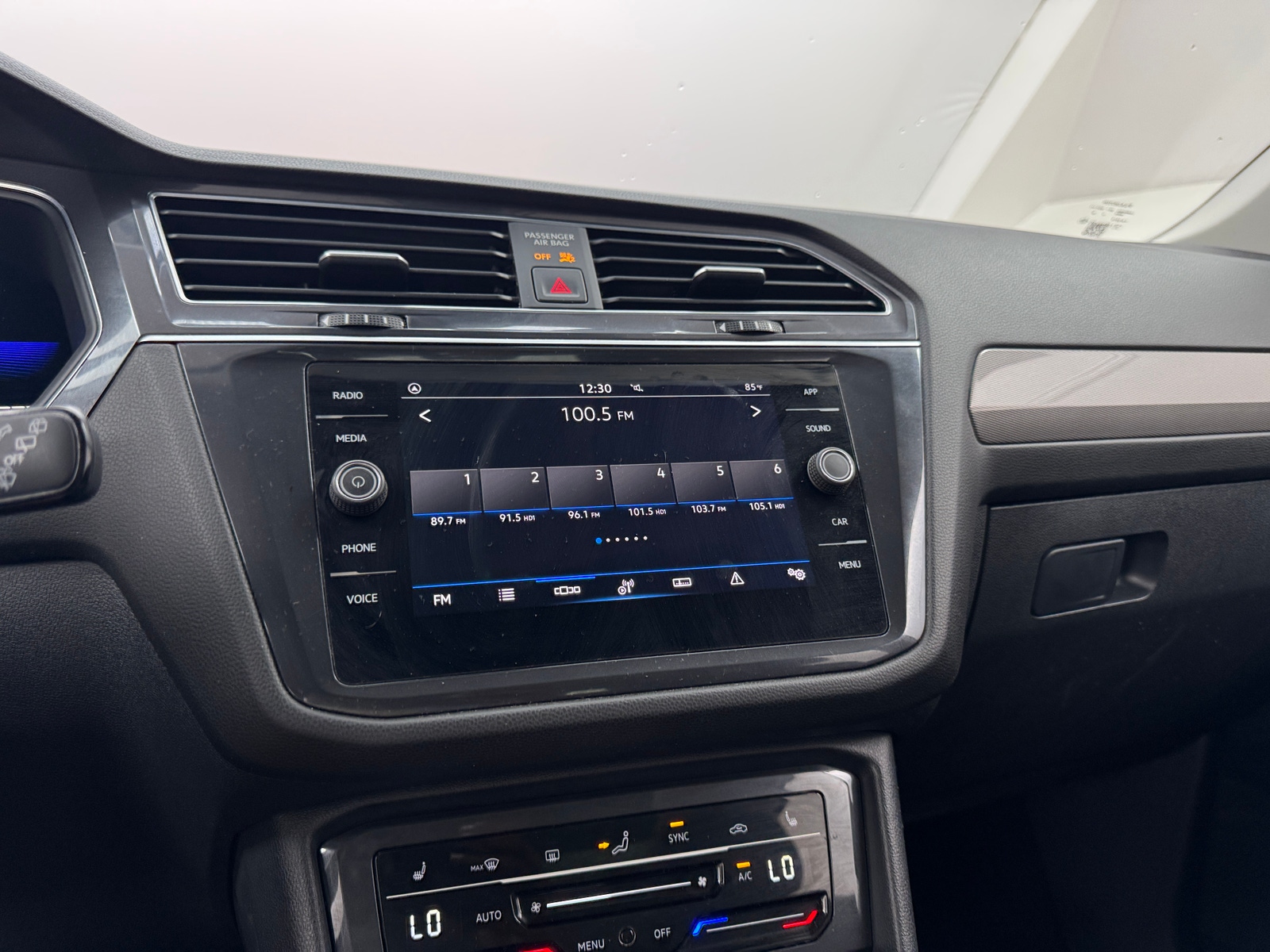 Thumbnail: 2022 Volkswagen Tiguan - 3