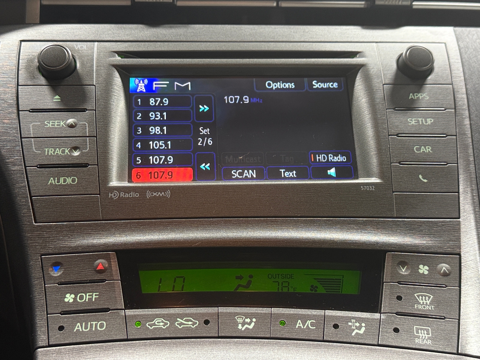 Thumbnail: 2015 Toyota Prius - 3