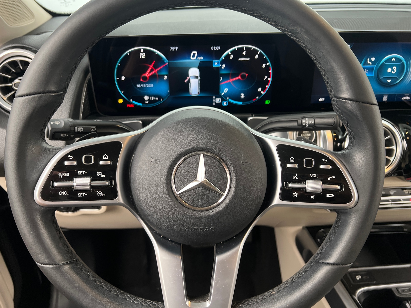 Thumbnail: 2022 Mercedes-Benz GLB - 4