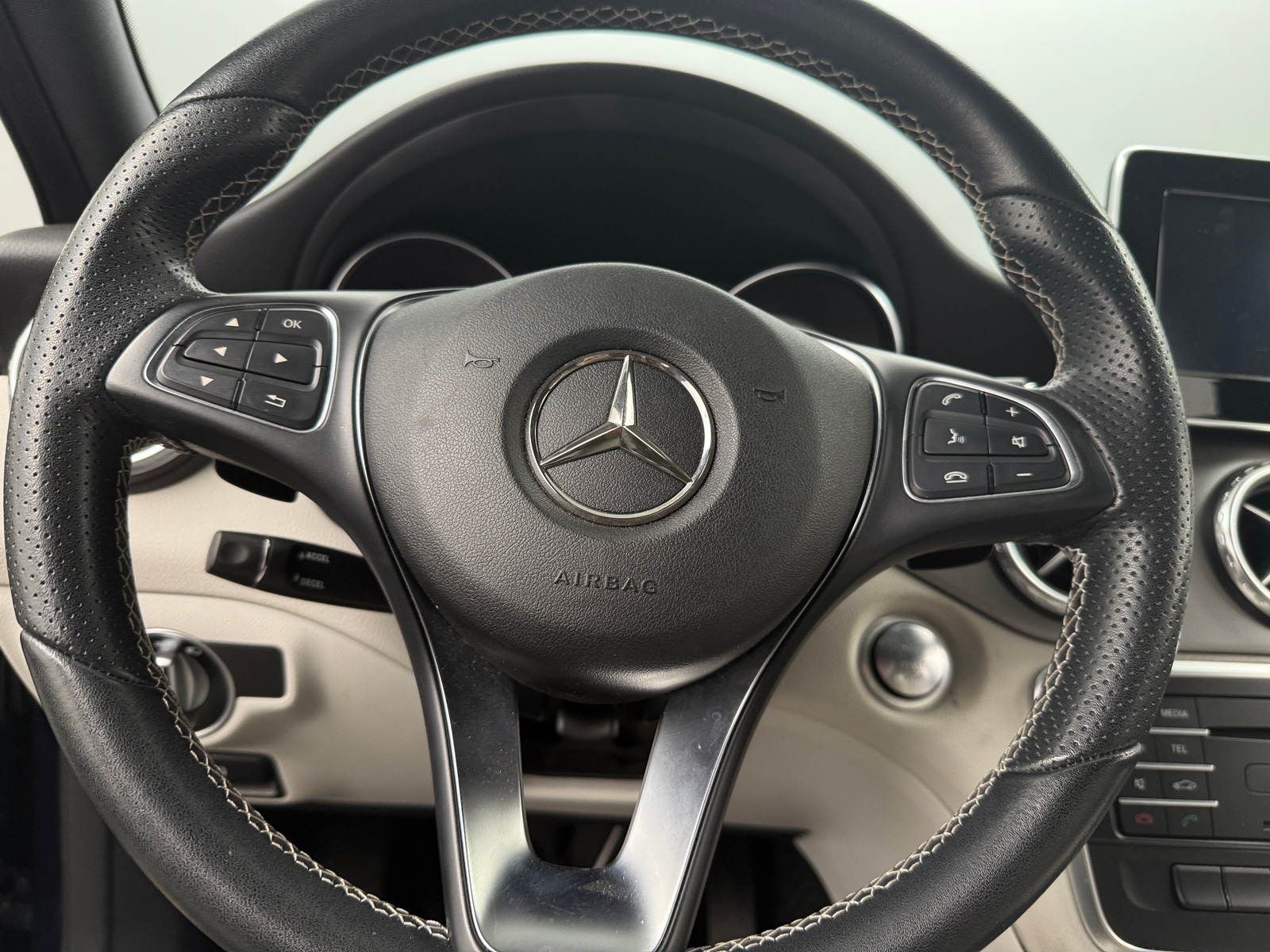 Thumbnail: 2017 Mercedes-Benz GLA - 4