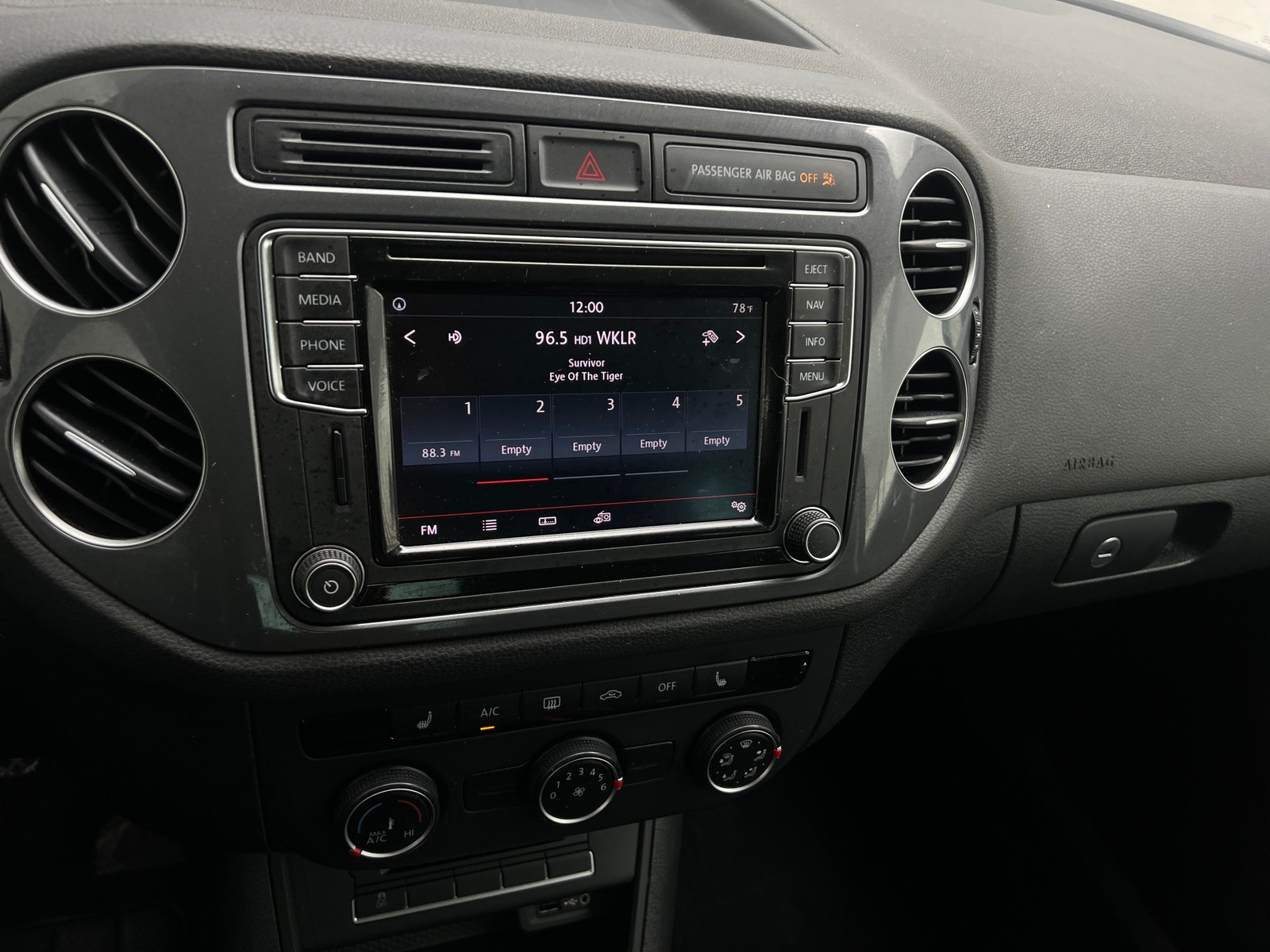 Thumbnail: 2016 Volkswagen Tiguan - 4