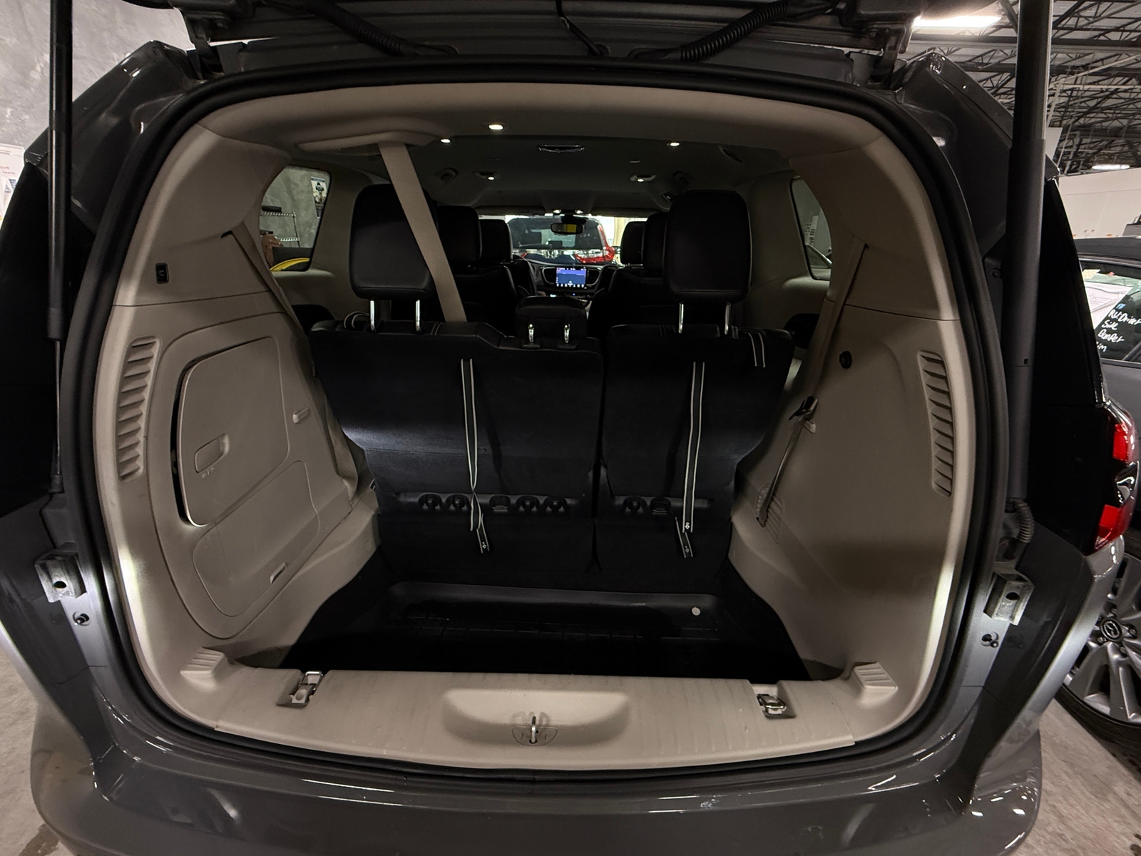 Thumbnail: 2022 Chrysler Pacifica - 6