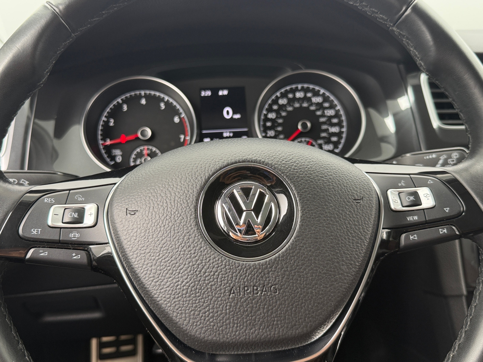 Thumbnail: 2019 Volkswagen Golf - 4