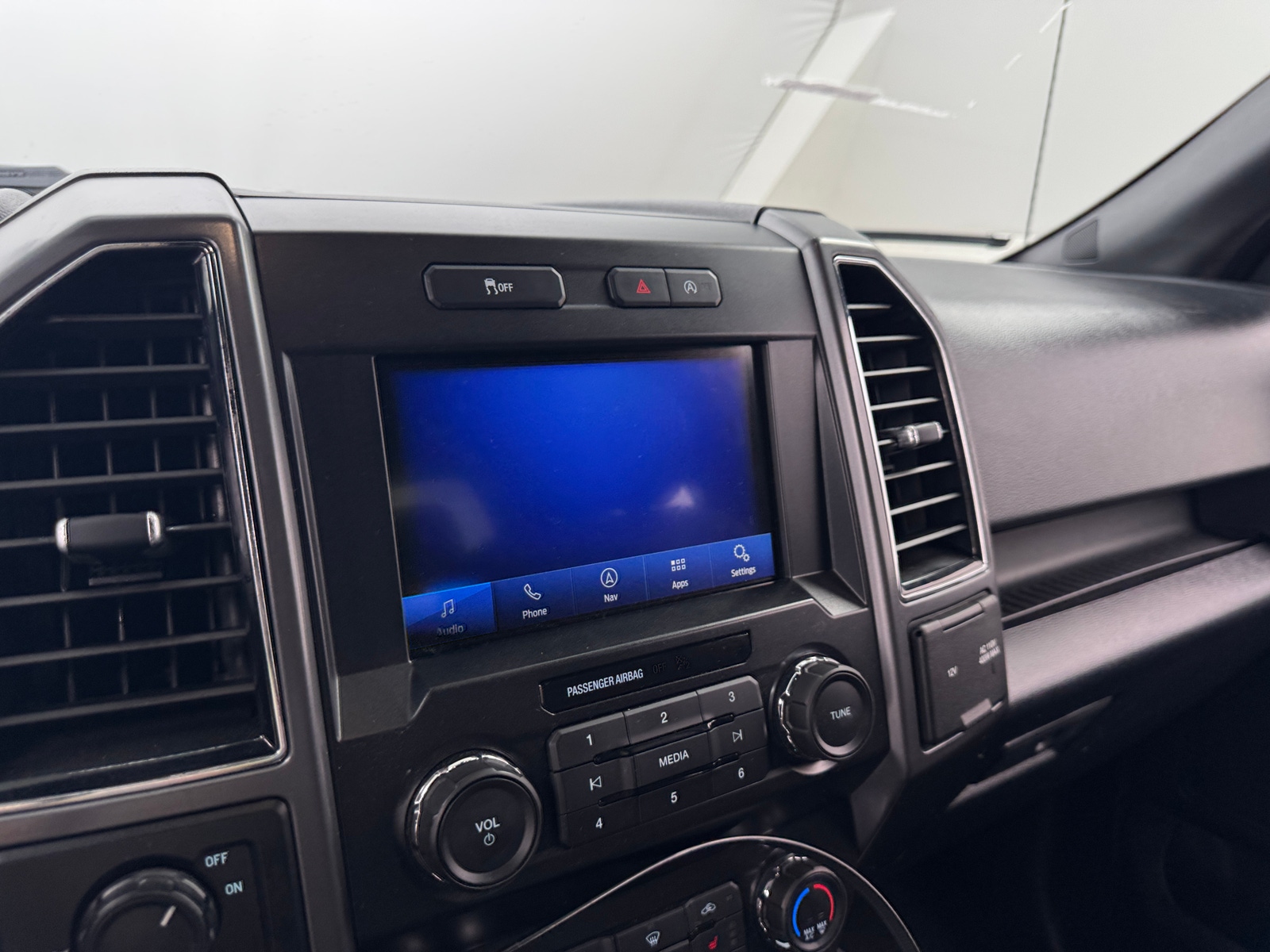 Thumbnail: 2019 Ford Econoline - 4