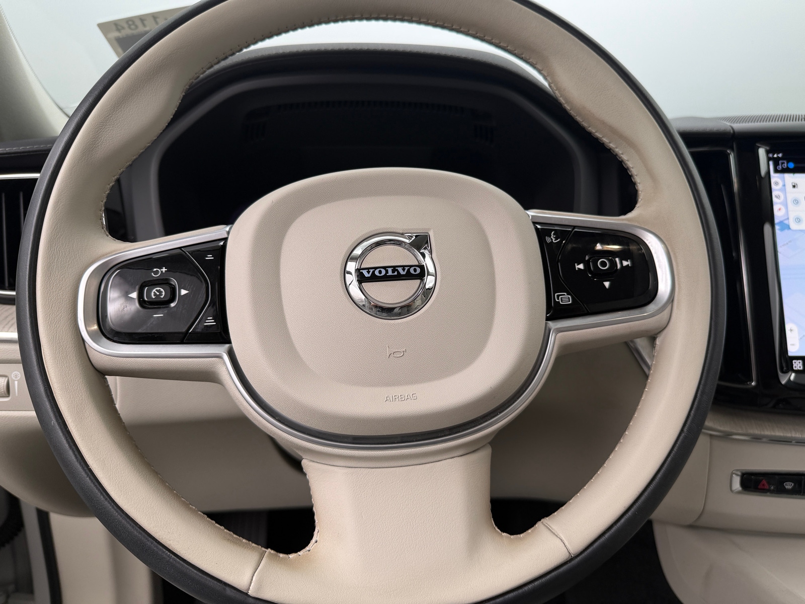 Thumbnail: 2022 Volvo XC60 - 4