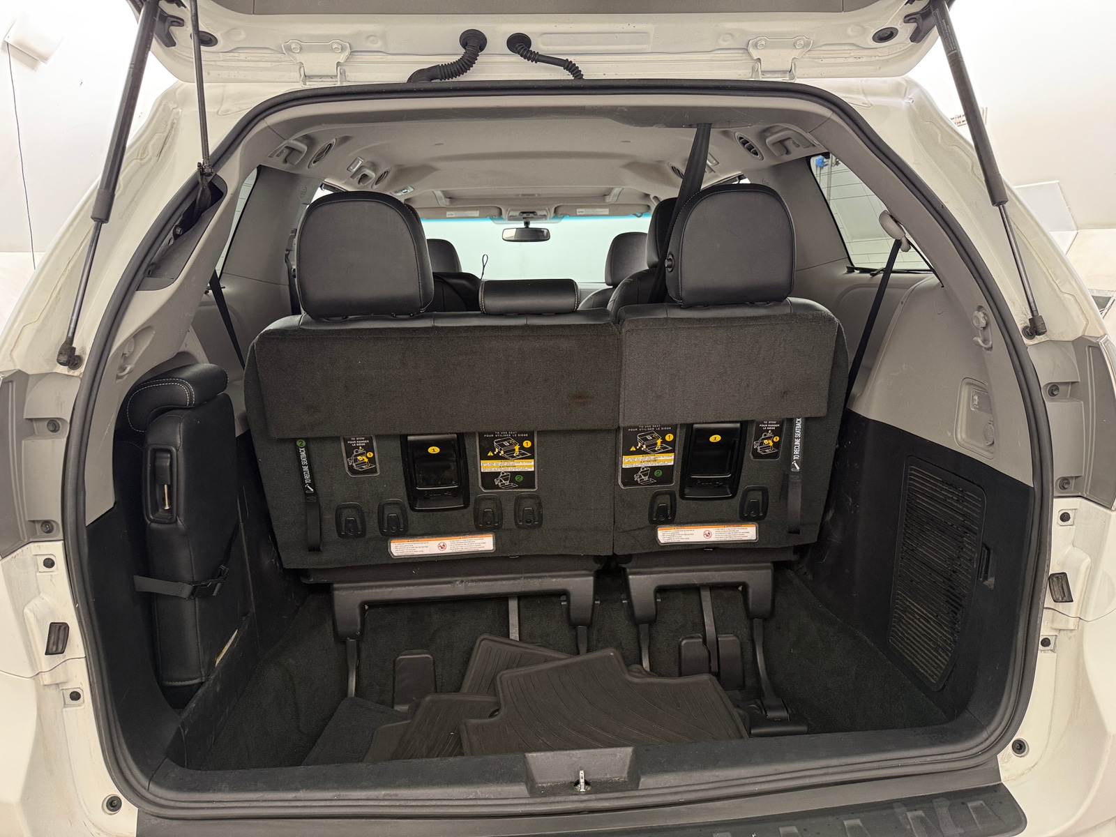 Thumbnail: 2015 Toyota Sienna - 6