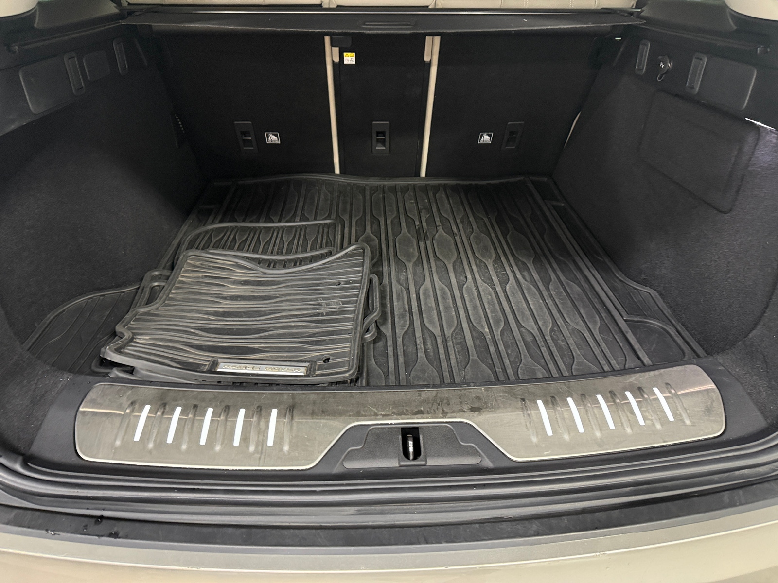 Thumbnail: 2019 Land Rover Range Rover Velar - 6