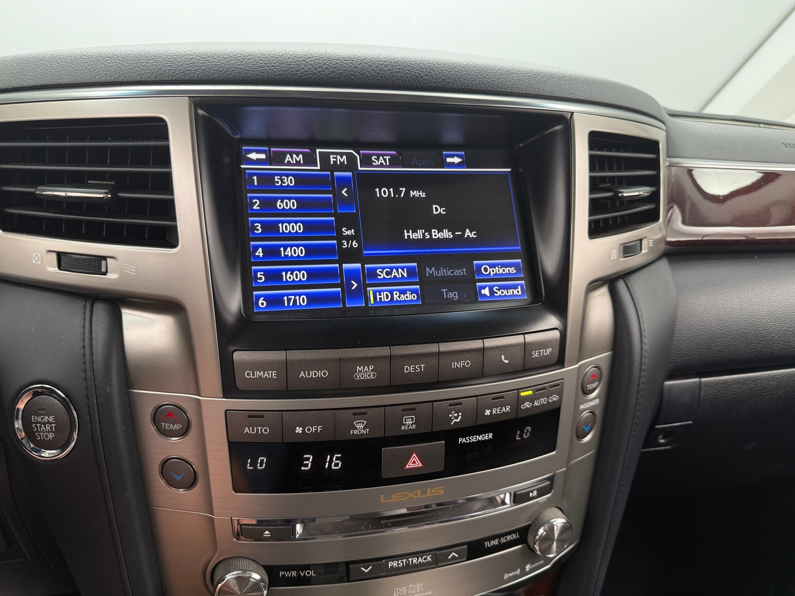 Thumbnail: 2014 Lexus LX - 3
