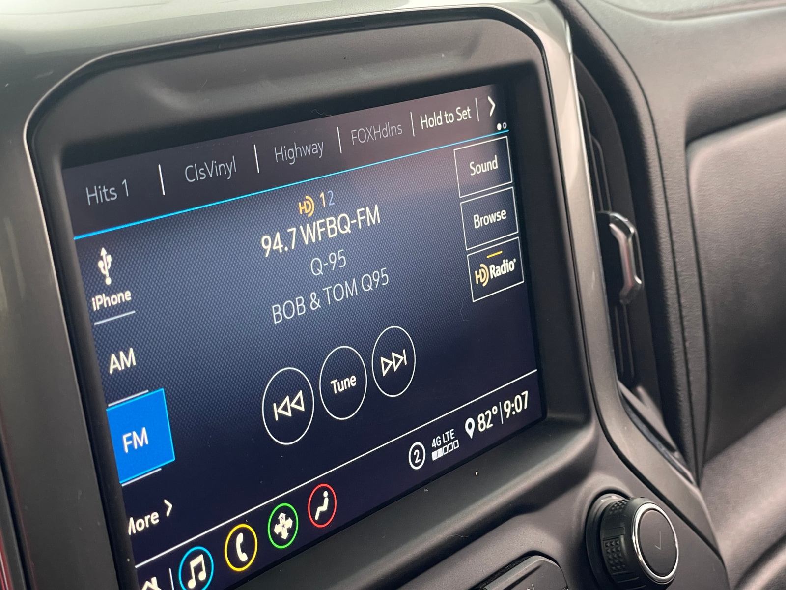 Thumbnail: 2020 Chevrolet Silverado 1500 - 3