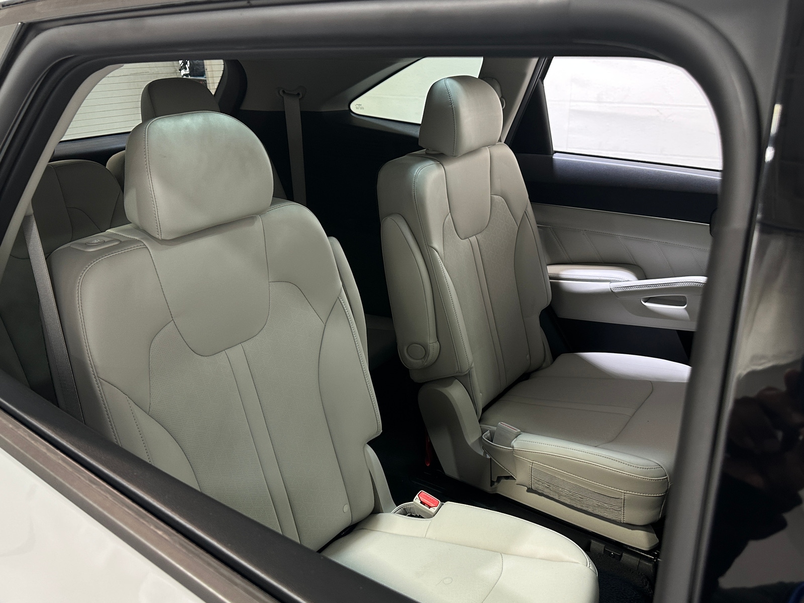 Thumbnail: 2023 Kia Sorento - 5