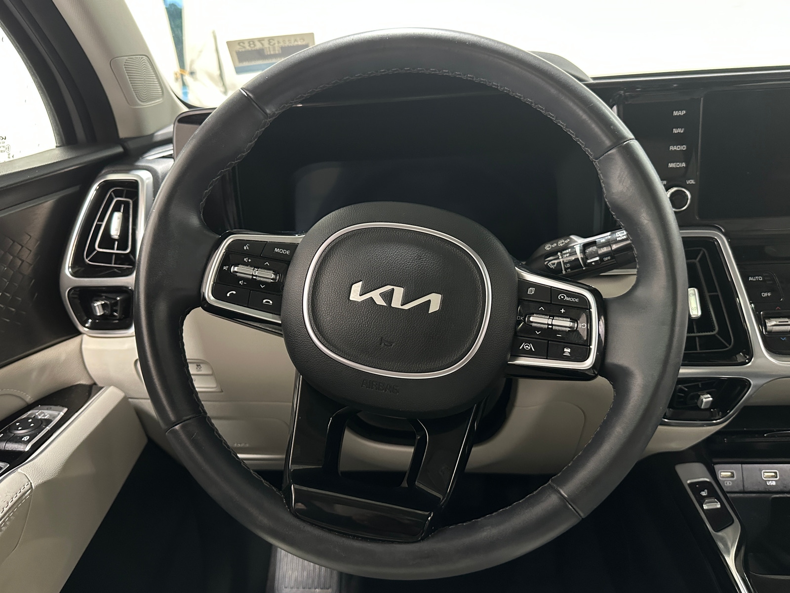 Thumbnail: 2023 Kia Sorento - 4