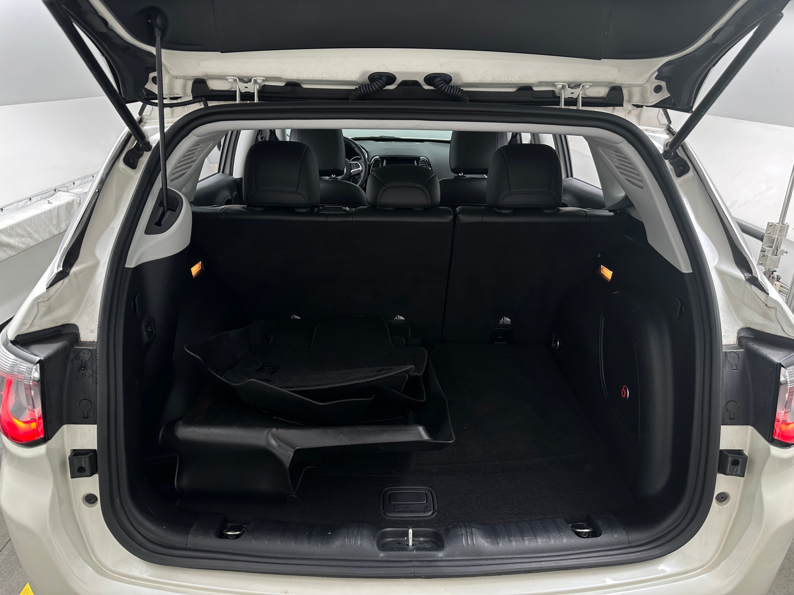Thumbnail: 2018 Jeep Compass - 6